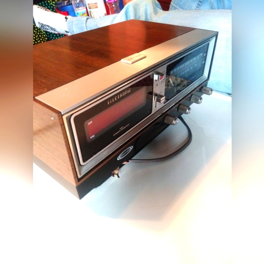 Vintage Zenith Circle of Sound Digital  Alarm Clock Radio